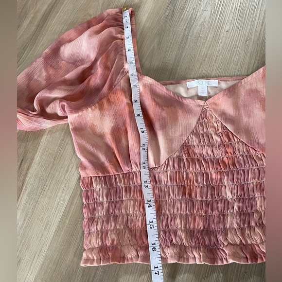 ABOUND Cute Pink Off the shoulder top with poof sleeves. Size M - Picture 7 of 7